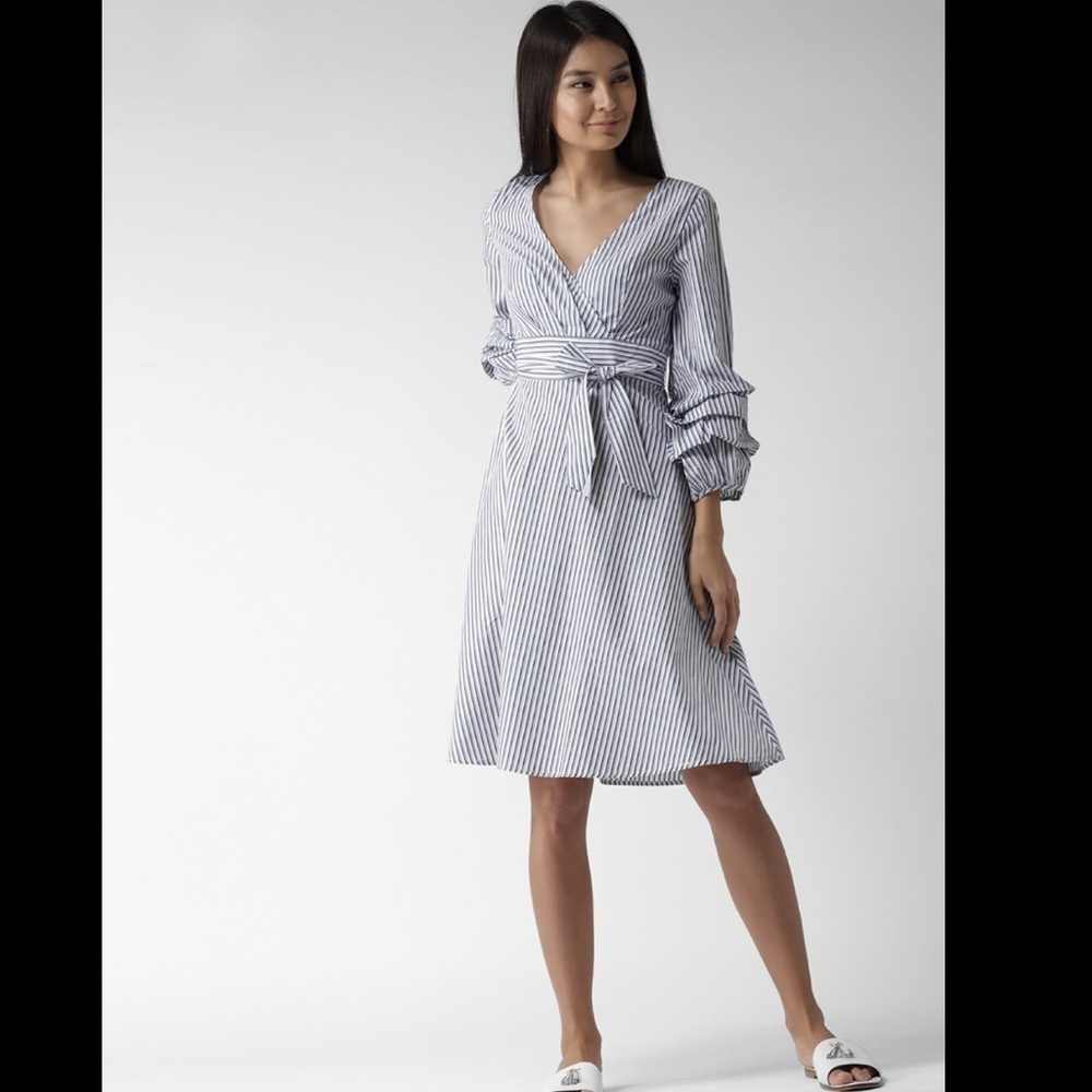 FOREVER 21•NWOT blue and white stripes wrap dress
